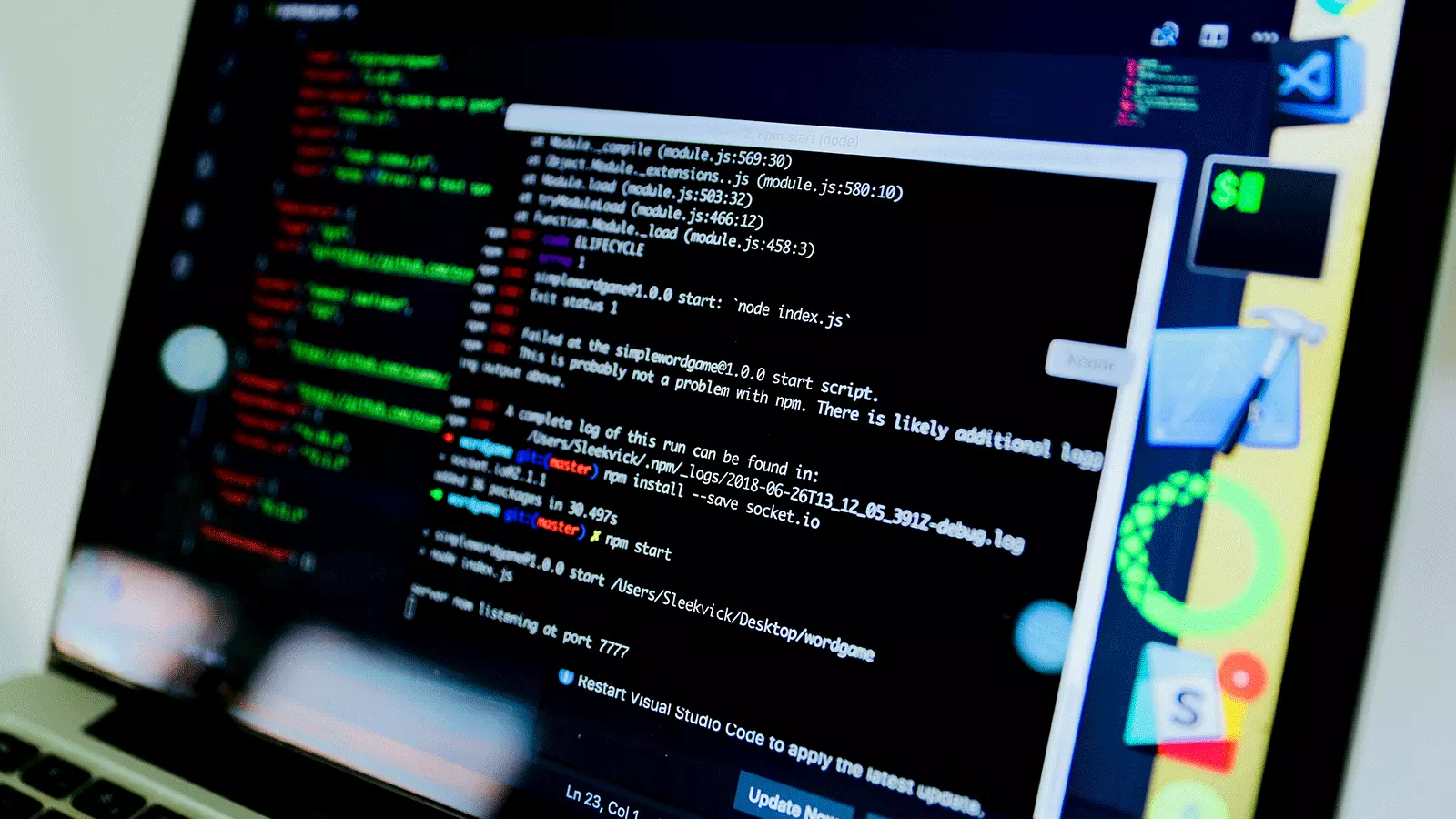 Google ferme l'une de ses meilleures fonctionnalités, l'alerte de données compromises sur le Dark Web 2 código de programación en ordenador