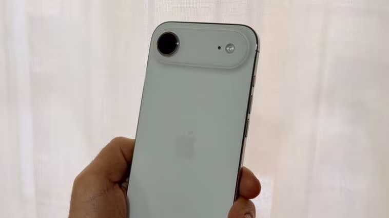 J'ai testé l'iPhone Air pendant une semaine : peut-il vraiment remplacer mon iPhone 17 Pro Max ? 1 J'ai utilisé l'iPhone Air pendant une semaine : peut-il réellement remplacer mon iPhone 17 Pro Max ?
