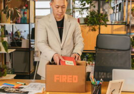 La liste noire de l'emploi : ces 6 entreprises qui ont licencié des milliers de travailleurs pour miser sur l'IA