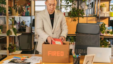 La liste noire de l'emploi : ces 6 entreprises qui ont licencié des milliers de travailleurs pour miser sur l'IA