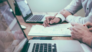 La science le prouve : utiliser ChatGPT pour apprendre est moins efficace que Google classique 13 La science le confirme : utiliser ChatGPT pour apprendre un sujet nouveau est moins efficace que de le rechercher sur Google 'à l'ancienne'