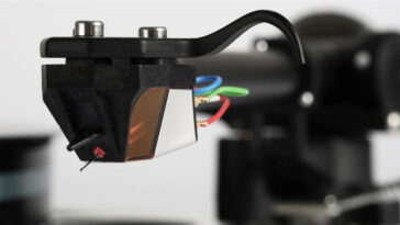 Le changement le plus important pour votre tourne-disque : Rega présente une nouvelle cellule qui transforme le son de vos vinyles