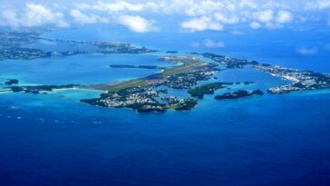 Le mystère géologique des Bermudes : une formation rocheuse inédite se dévoile sous la croûte 27 Vue aérienne des Bermudes / Crédit : iStock