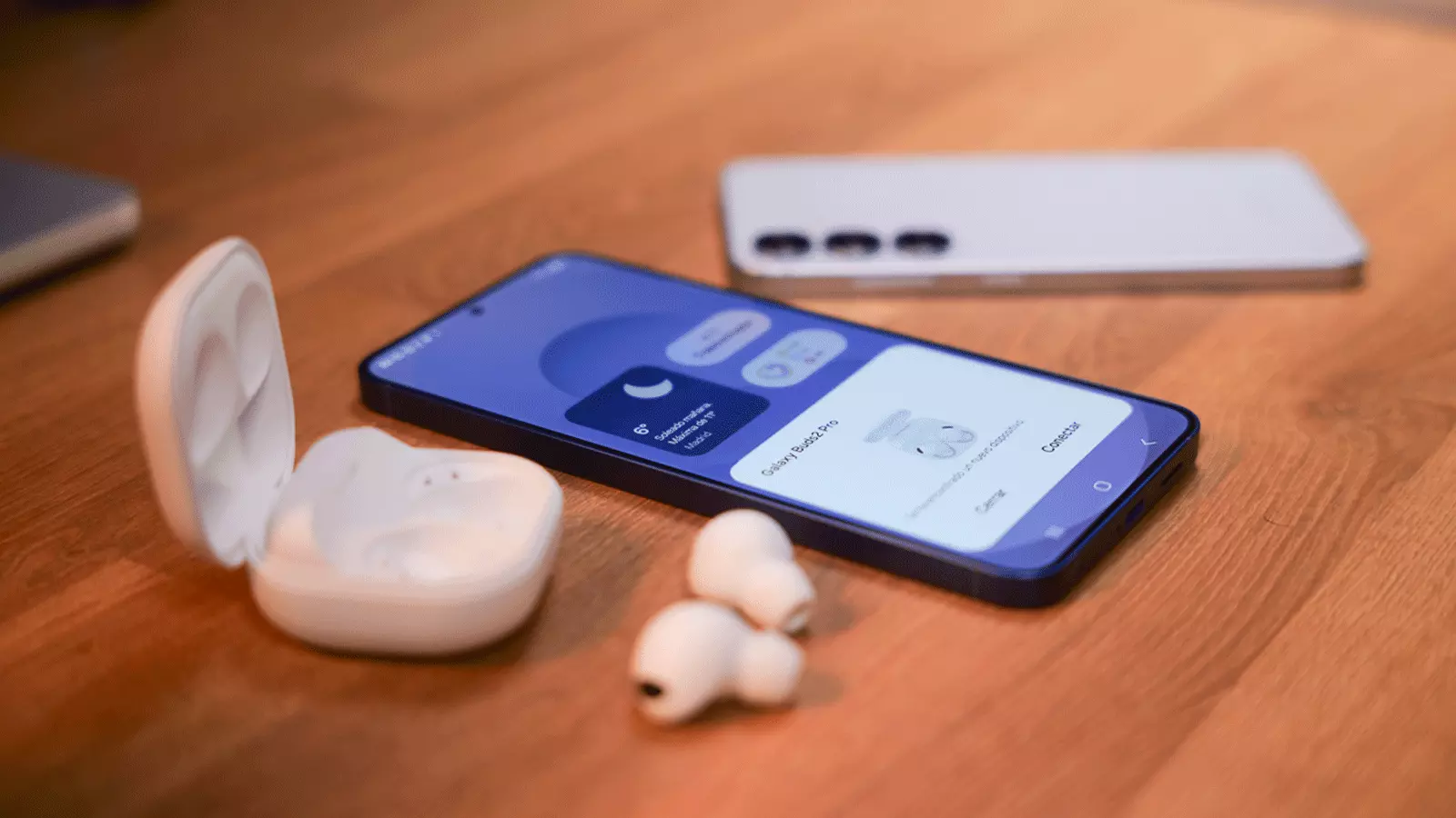 One UI 8.5 révolutionnera votre Samsung Galaxy avec une batterie plus intelligente et des améliorations de personnalisation 2 Samsung Galaxy S25 et S25+ avec écouteurs Samsung