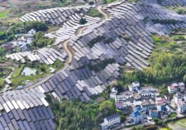 Un vaste champ de panneaux solaires en Chine. Crédit : Getty