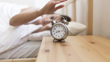 Pourquoi nous réveillons-nous quelques minutes avant le réveil : la clé se trouve dans notre cerveau 2 Image