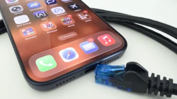 Saviez-vous qu'il est possible de connecter votre iPhone à internet par câble ? 2 Saviez-vous qu'il est possible de connecter votre iPhone à internet par câble ?