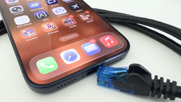 Saviez-vous qu'il est possible de connecter votre iPhone à internet par câble ? 2 Saviez vous quil est possible de connecter votre iPhone a internet.webp