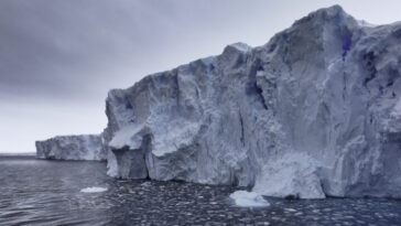 Un petit robot perdu sous la glace de l'Antarctique pendant des mois fait un retour incroyable avec des données précieuses