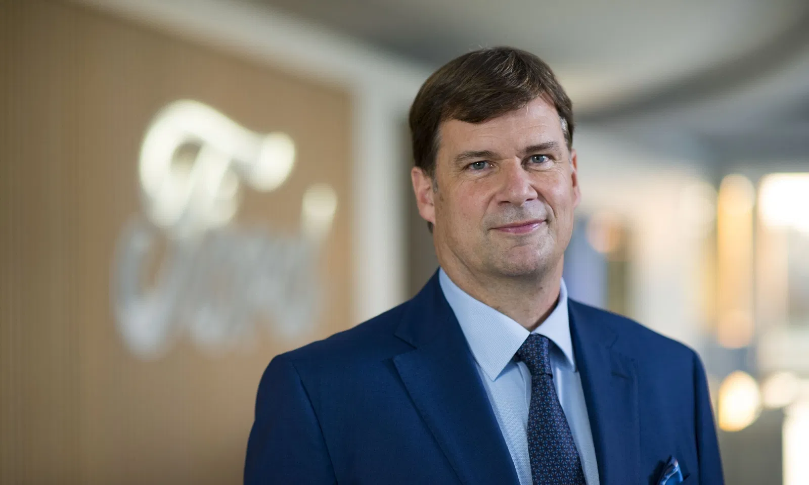 "C'est l'Apple de la Chine" : le PDG de Ford loue Xiaomi après avoir essayé le SU7