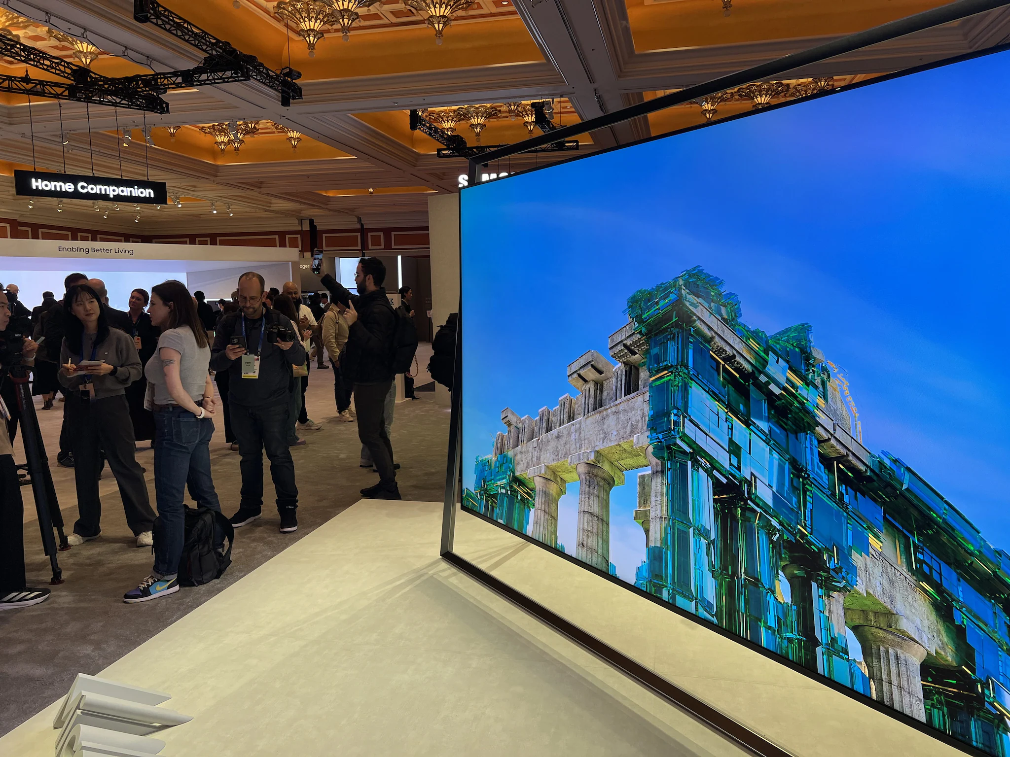 FANPAGE | Le premier Samsung Micro RGB de 130"