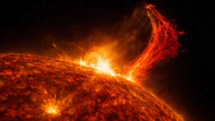 L'incroyable aurore boréale : une véritable tempête géomagnétique déchaînée 3 Illustration de la tempête solaire