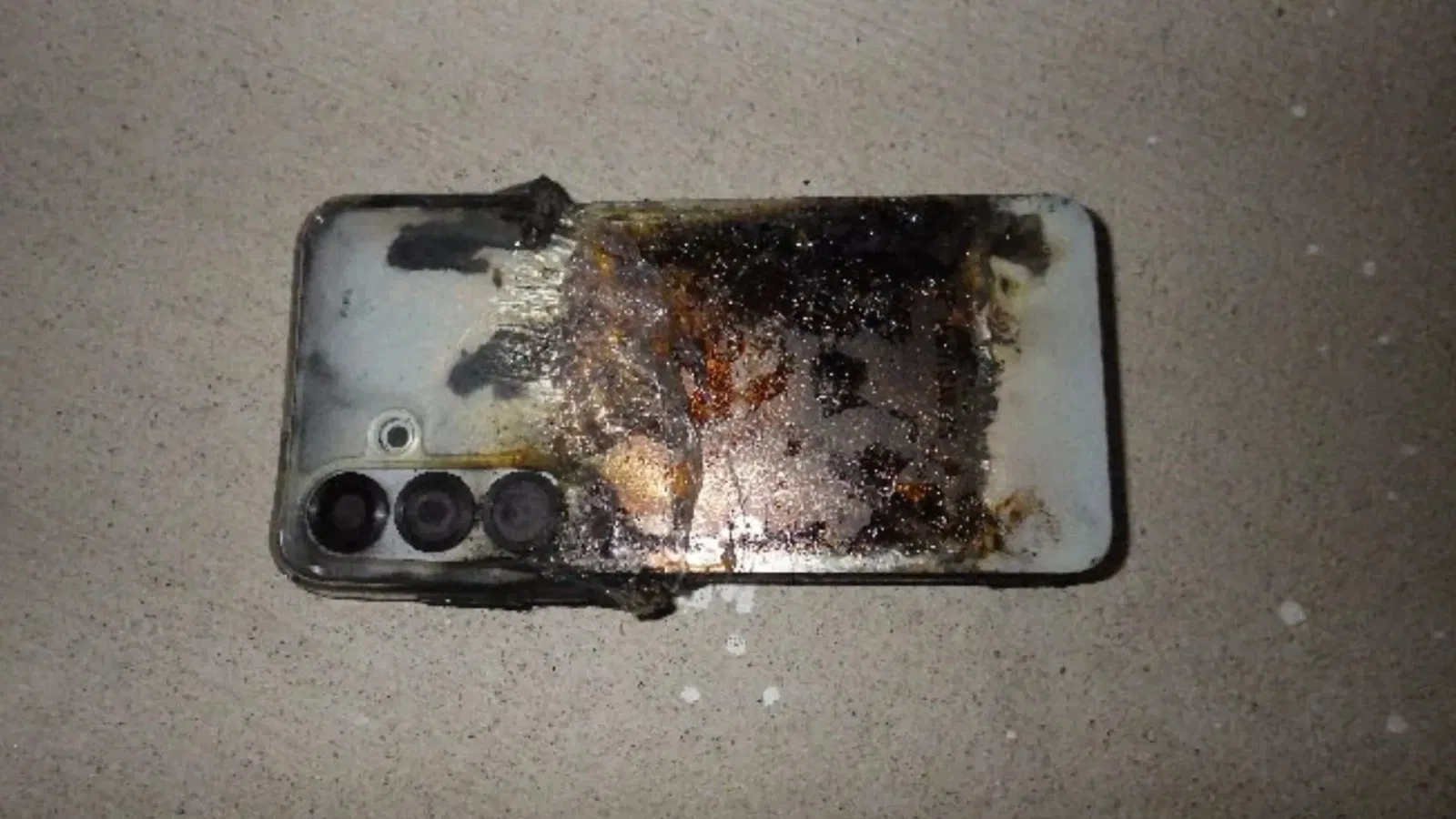 Un Galaxy S25+ de Samsung a explosé en charge : comment réagir face à un incendie de smartphone 3 Un Galaxy S25+ de Samsung a explosé pendant la charge : que faire en cas d'incendie de votre mobile