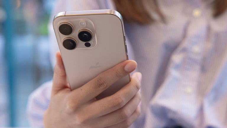 Attention si vous prenez l'avion avec votre iPhone : des batteries signalées comme gonflées 2 Faites attention si vous volez avec votre iPhone : des cas de batteries qui gonflent sont rapportés