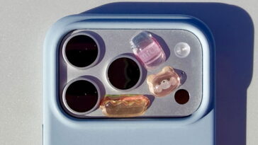 Coller des stickers au dos de l'iPhone : la tendance virale qui fait fureur sur les réseaux 13 Coller des autocollants à l'arrière de l'iPhone: la nouvelle tendance virale qui fait sensation sur les réseaux