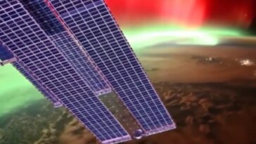 Des images époustouflantes de l'aurore boréale vues depuis l'espace : un spectacle captivant durant la tempête géomagnétique 29 ROSCOSMOS | Un cadre de la vidéo enregistré par le cosmonauta russe Sergey Kud–Sverchkov