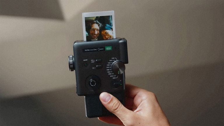Dites adieu aux filtres Instagram : cette caméra offre une molette pour des vidéos vintage! 2 Adieu aux filtres Instagram : cette caméra dispose d'une molette mécanique pour que vos vidéos semblent des années 30 ou 80