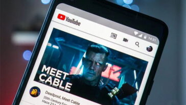 Adieu au truc pour écouter YouTube avec l'écran éteint : Google commence à bloquer la lecture en arrière-plan dans les navigateurs