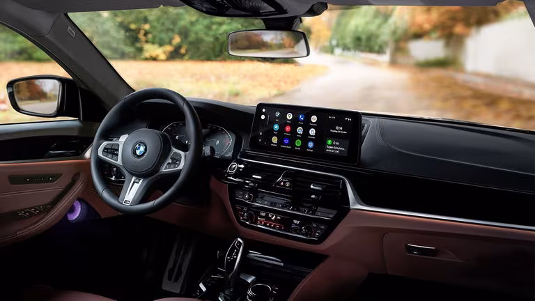 Gemini arrive lentement sur Android Auto, mais les utilisateurs peinent avec l'Assistant Google 2 Alors que Gemini arrive progressivement sur Android Auto, les utilisateurs s'impatientent face à l'utilisation de l'Assistant Google