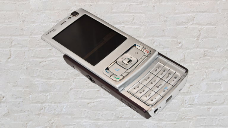 Il a acheté un Nokia N95 à son apogée : son déballage 16 ans plus tard est incroyable ! 1 Achetez un Nokia N95 quand il était le roi du marché, il vient de vous parvenir aujourd'hui : le 'unboxing' le plus surréaliste a pris 16 ans