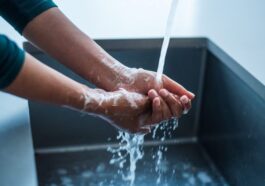 Il développe des "écaille" blanches chaque fois qu'il se lave les mains : le cas clinique intrigant d'un jeune homme 17 Image