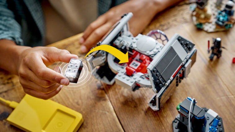 Pas besoin d'apps ni d'Internet : les nouveaux Lego communiquent pour connaître vos créations 1 Pas besoin d'apps ni d'Internet : les nouvelles briques de Lego ont un " cerveaux " et communiquent entre elles pour savoir ce que vous êtes en train de construire