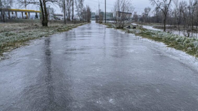 Qu'est-ce que le gel et comment se forme-t-il : pourquoi nos routes deviennent-elles dangereusement glissantes ? 1 Image