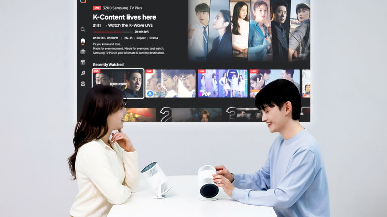 Samsung dévoile son gadget star avec un système qui ajuste l'image en mouvement 2 Oubliez le focus : Samsung renouvelle son gadget le plus viral avec un système qui ajuste l'image même en déplaçant le projecteur