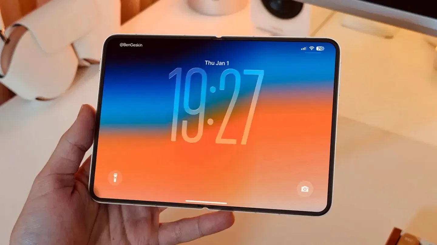 Samsung lance son panneau OLED le plus poussé pour l'iPhone 18 Pro avant même ses propres Galaxy 4 Concept de l'écran de l'iPhone pliable