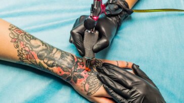 Tatouages : une nouvelle législation sur le mélanome change la donne pour les tatoueurs et leurs clients 29 Image