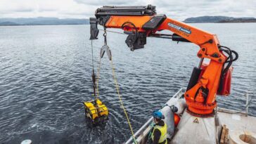 Un système innovant de désalinisation sous-marine pour résoudre la crise mondiale de l'eau 17 Un dessalinisateur expérimental de Flocean immergé dans la mer pour un test. Crédit : Flocean