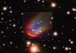 L'onde d'impact colorée dégagée par l'étoile morte. Crédit : ESO/K. Iłkiewicz et S. Scaringi et al. Arrière-plan : PanSTARRS