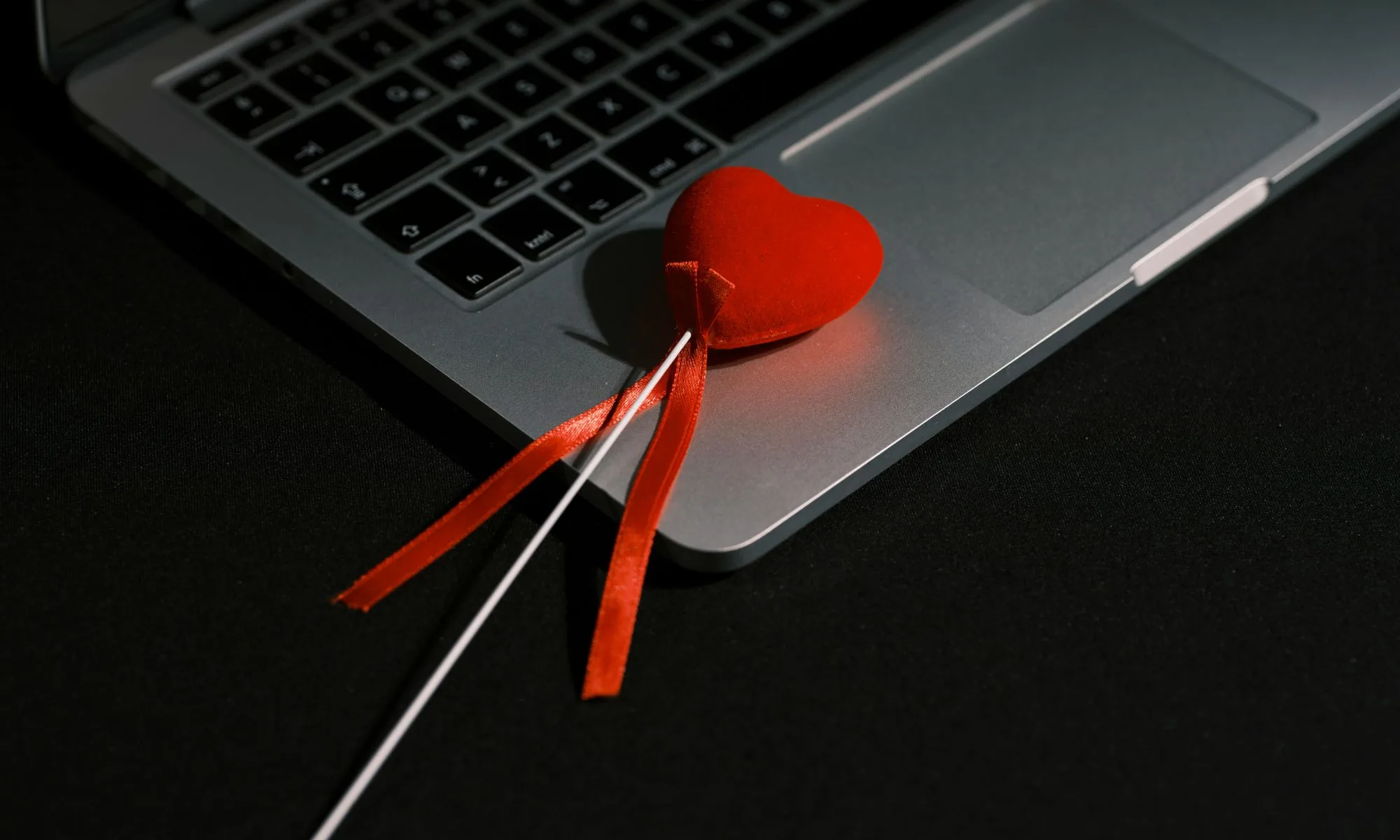 Rencontrez l'amour en ligne ce jour de la Saint-Valentin ? Voici comment démasquer une arnaque sentimentale alimentée par l'IA 5 conseils pour se protéger contre les arnaques romantiques AI