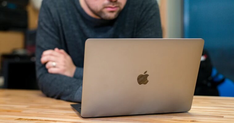 Les futurs MacBook pourraient dissimuler votre écran aux autres 1 1771274974 Les Futurs Macbook Pourraient Dissimuler Votre Ecran Aux Autres.jpg