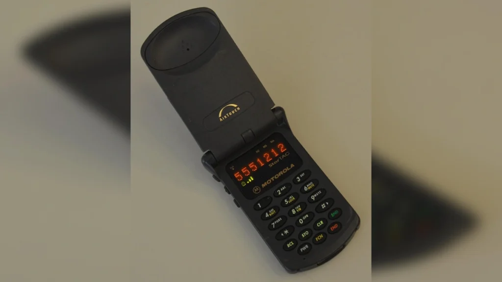 Le premier smartphone pliable du monde célèbre ses 30 ans en 2026 3 1771759294 770 Le premier smartphone pliable du monde celebre ses 30 ans.webp
