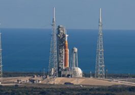 Artemis 2, test crucial de ravitaillement du fusée en route vers la Lune : comment suivre le direct 74 Le missile SLS sur la plateforme de lancement en attente de la répétition de la manœuvre de remplissage, le test de ravitaillement complet. Crédit : NASA
