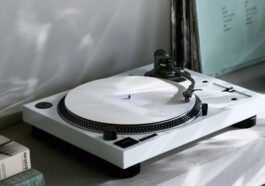 Audio-Technica habille en blanc l'un de ses tourne-disques les plus populaires: découvrez le nouveau look de l'AT-LP120XBT-USB