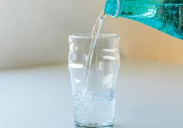 L’eau gazeuse peut jouer un rôle de soutien dans le cadre d'une alimentation équilibrée, mais elle ne constitue pas une solution miracle pour la perte de poids.