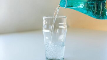 Eau pétillante : découvrez ce que pense Matteo Bassetti de son impact sur la perte de poids 24 L’eau gazeuse peut jouer un rôle de soutien dans le cadre d'une alimentation équilibrée, mais elle ne constitue pas une solution miracle pour la perte de poids.