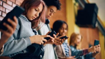 La Espagne interdira également les réseaux sociaux aux moins de 16 ans : elle sera le premier pays européen à le faire 11 La Espagne interdira également les réseaux sociaux aux moins de 16 ans : elle sera le premier pays européen à le faire