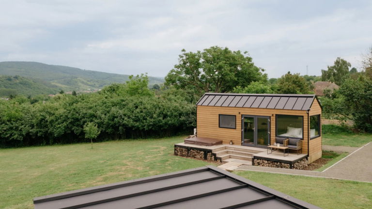 La maison préfabriquée la plus simple qui offre un incroyable espace intérieur 2 La petite maison préfabriquée la plus modeste est aussi incroyablement spacieuse à l'intérieur