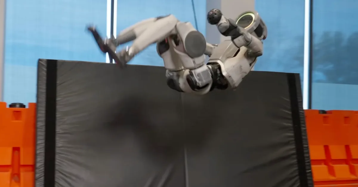 Regardez les gaffes du robot Atlas avant qu'il ne maîtrise enfin un mouvement difficile 27 Regardez Les Gaffes Du Robot Atlas Avant Quil Ne Maitrise.jpg