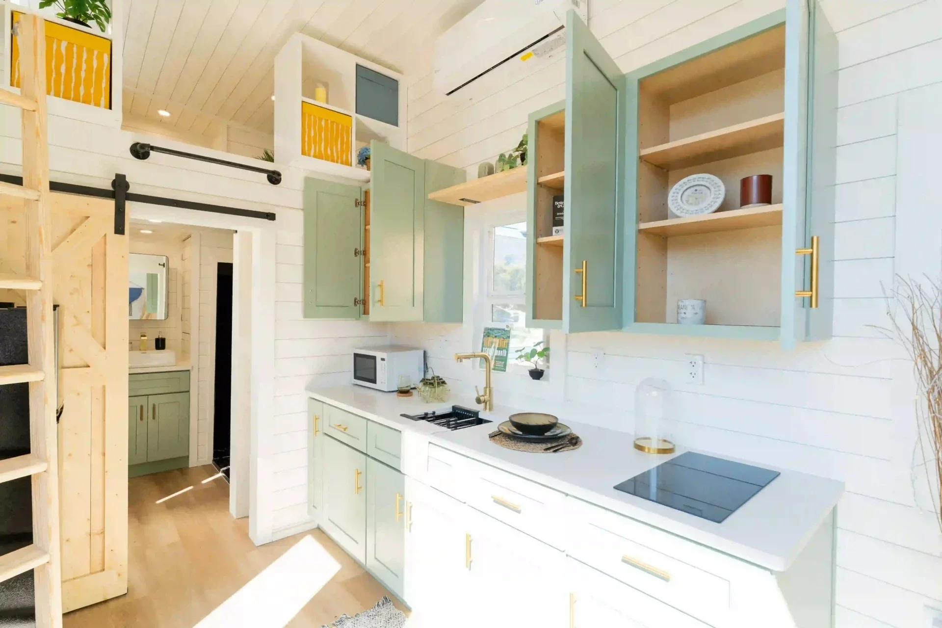 Trois chambres en 25 mètres carrés : la maison préfabriquée qui défie toutes les normes 3 Cuisine de la maison Avalon 32 de Dragon Tiny Homes