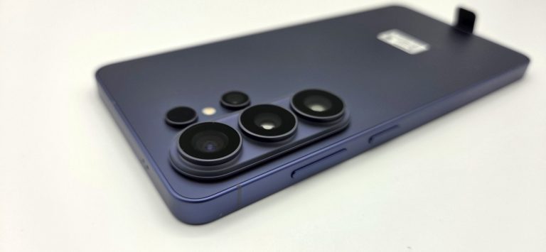 Samsung Galaxy S26 Ultra vs. Galaxy S25 Ultra : Comparatif, un bond en avant majeur ? 11 Élégant et sophistiqué. (Photo: Sven Wernicke)
