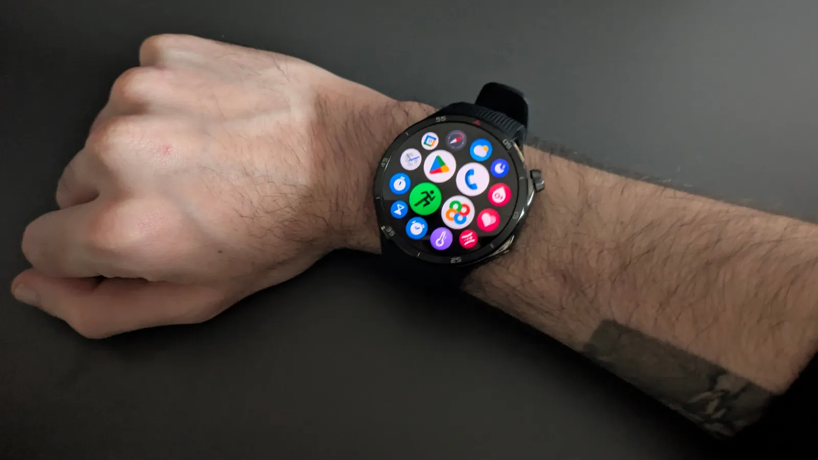 Faut-il investir dans une montre connectée sous Wear OS ou choisir un modèle différent ? 2 Reloj OPPO Watch X2 con Wear OS