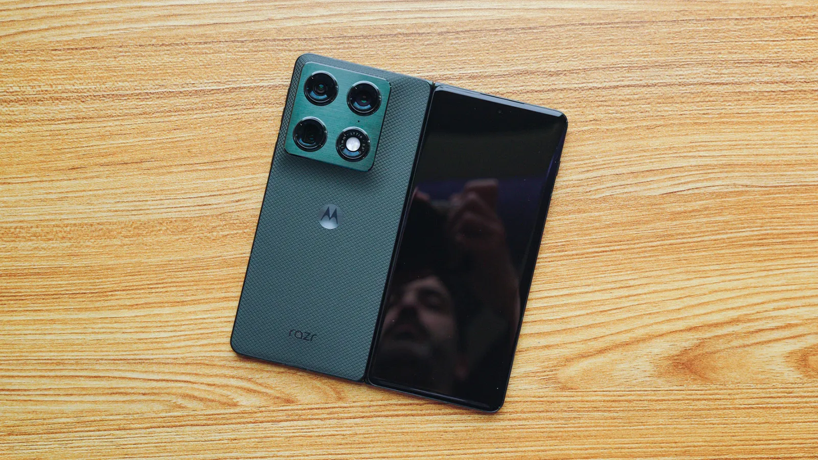 Appareil photo et écran externe du Motorola Razr Fold