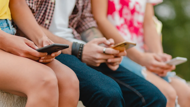 Apple et Google en difficulté : cette étude révèle que leurs magasins redirigent des enfants vers des applications de nudité 1 La méthode infaillible pour garantir la sécurité de vos enfants sur WhatsApp