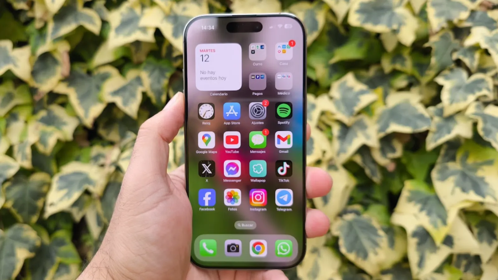 iPhone 16 Pro en mano.