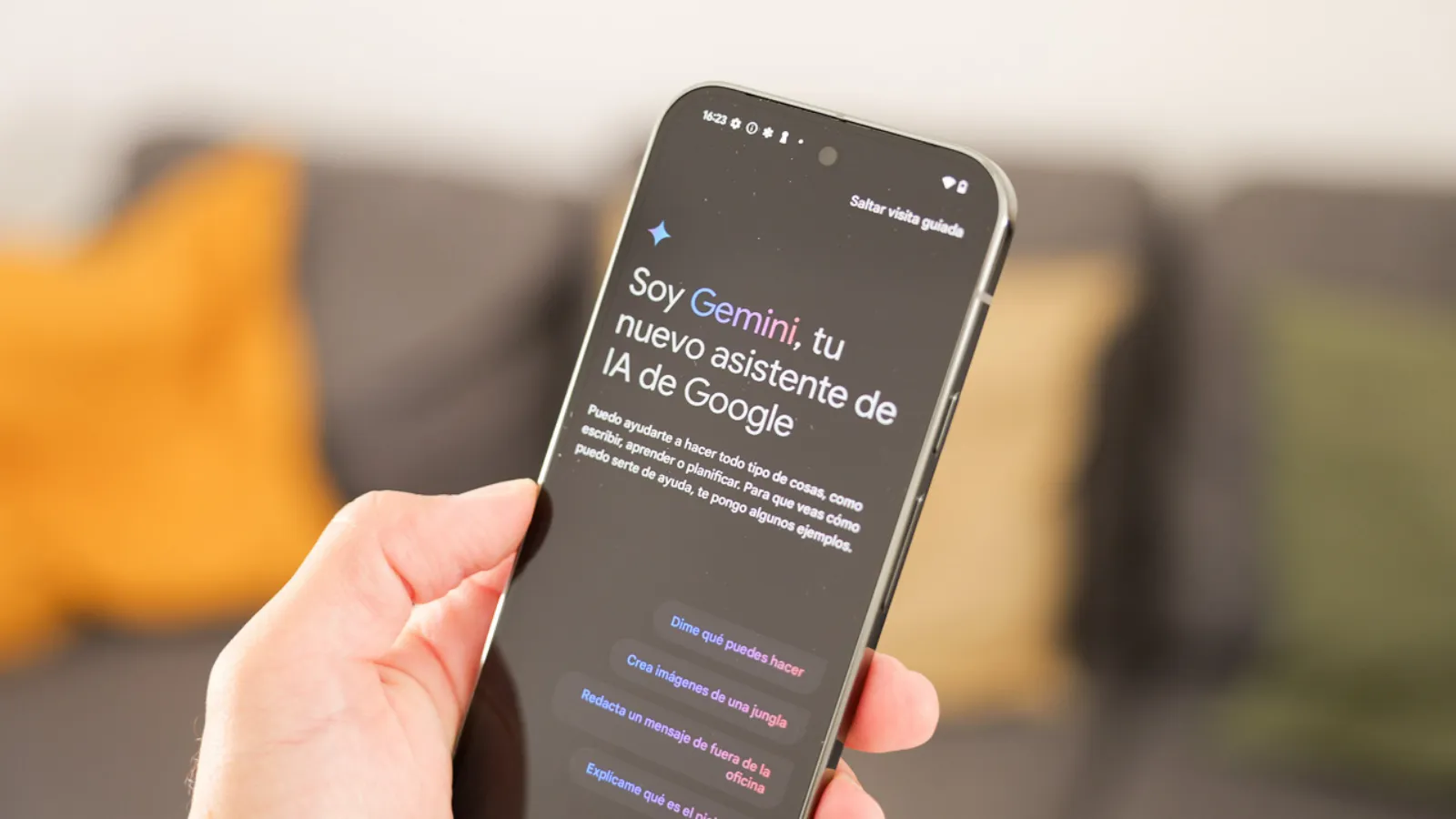 Google alerte : les hackers utilisent l'IA pour envahir nos smartphones 2 Gemini, l'assistant IA sur un Google Pixel