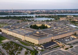 Des centaines d'employés de Google et OpenAI signent une lettre ouverte pour encadrer l'IA militaire 11 Cientos de empleados de Google y OpenAI firman carta abierta pidiendo límites a la IA militar